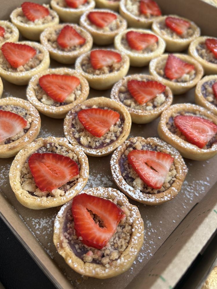 Tartaletas de frutilla con crumble